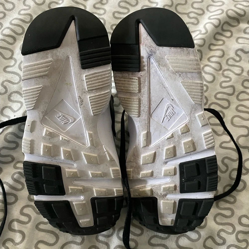 Boys Nike sneakers - Picture 7 of 11